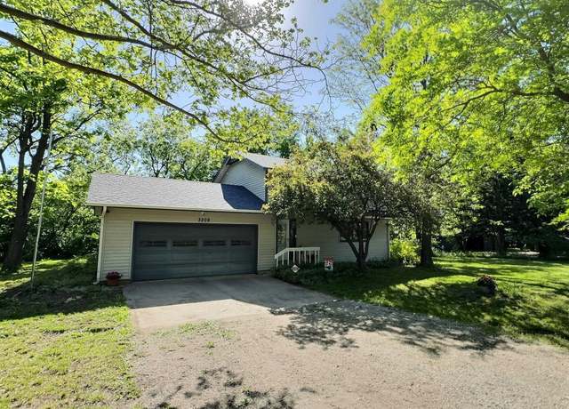 Property at 3209 Royer West Dr, Newton, KS 67114, 3 beds, 1.5 baths