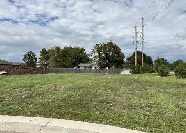 Property at 4328 N Sunny Ct, Wichita, KS 67205