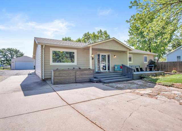 Property at 516 Meadowbrook Ct, Newton, KS 67114, 3 beds, 2 baths