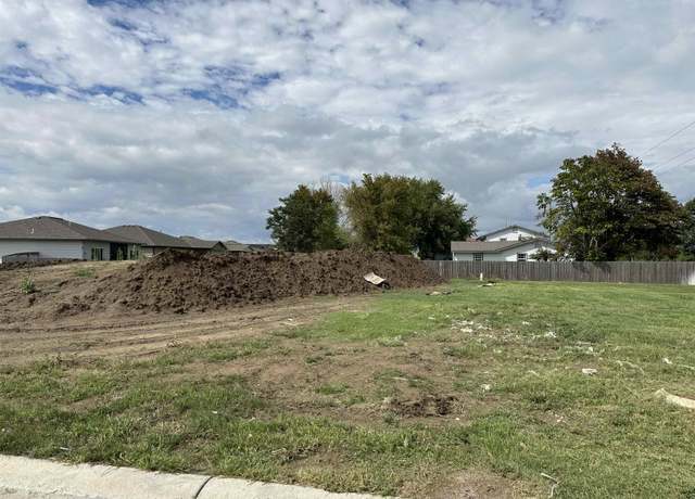 Property at 4332 N Sunny Ct, Wichita, KS 67205