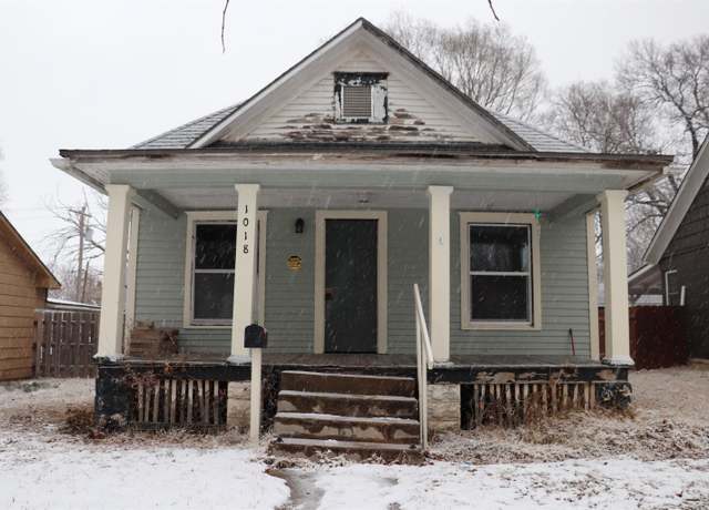 Property at 1018 E 6th, Winfield, KS 67156, 2 beds, 1 bath