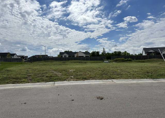 Property at 4308 N Sunny Ct, Wichita, KS 67205
