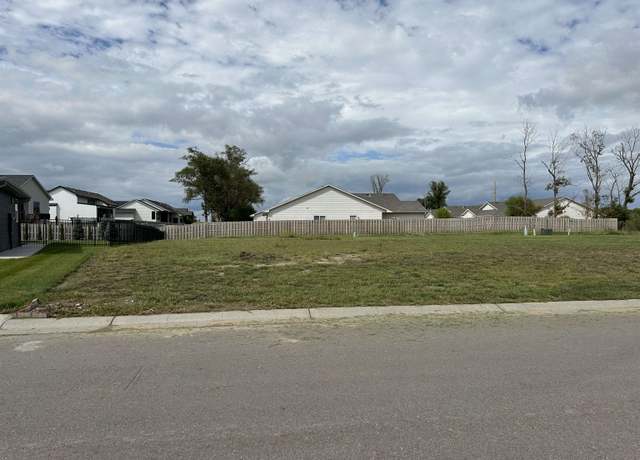 Property at 4438 N Sunny Ct, Wichita, KS 67205
