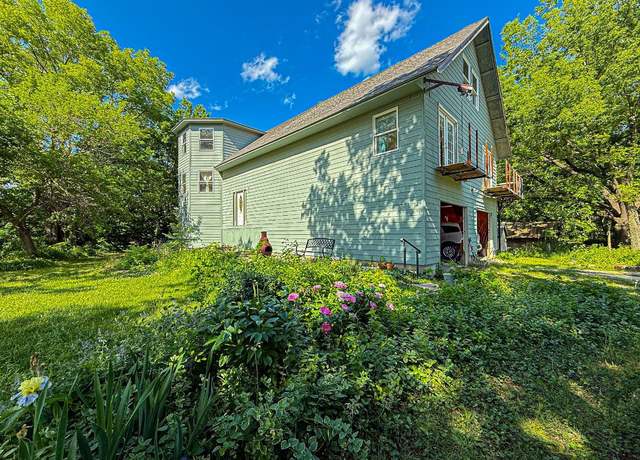 Property at 112 S Maple St, Peabody, KS 66866, 2 beds, 2.5 baths