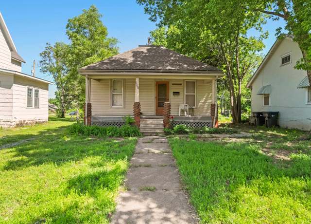 Property at 432 W 7th St, Newton, KS 67114, 2 beds, 1 bath