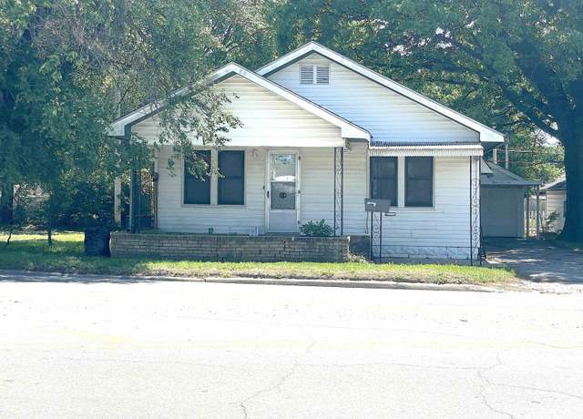 Property at 314 E 15th St, Wellington, KS 67152, 2 beds, 1 bath