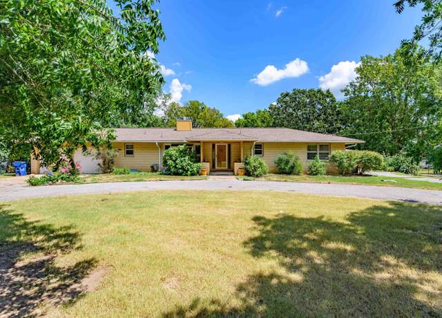 Property at 3820 S Hoover Rd, Wichita, KS 67215, 3 beds, 2 baths