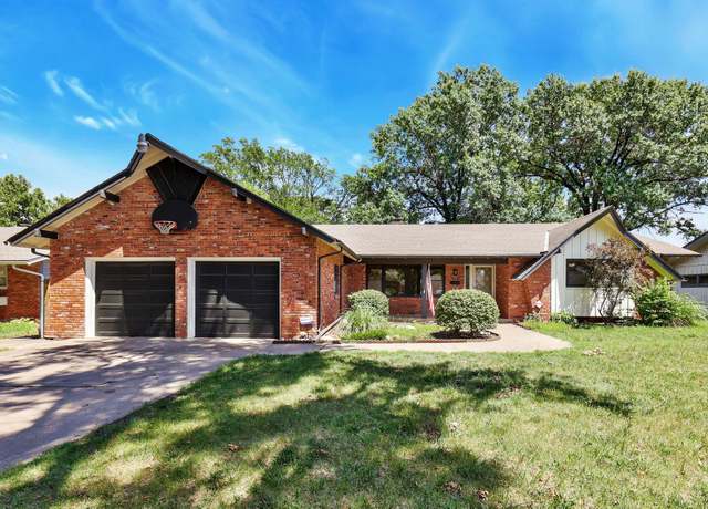 Property at 1414 N Stratford, Wichita, KS 67203, 3 beds, 2 baths