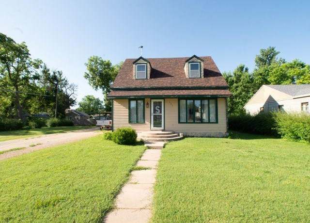 Property at 409 W Grand Ave, Hillsboro, KS 67063, 4 beds, 2 baths