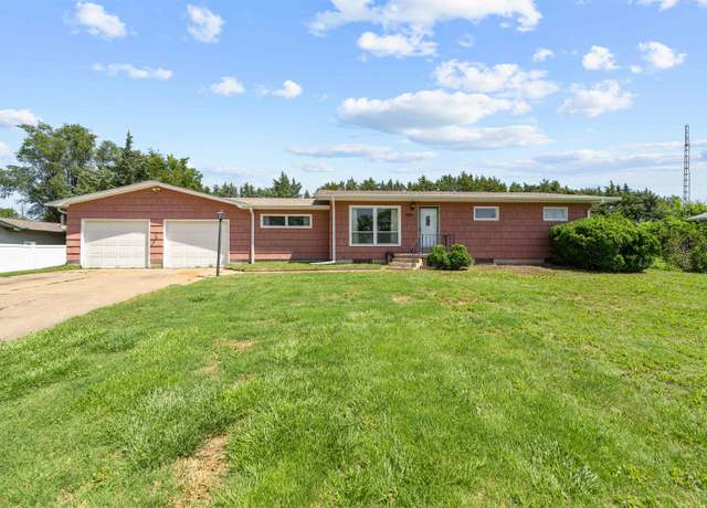 Property at 4881 E Country Clb, Salina, KS 67401, 3 beds, 1.5 baths