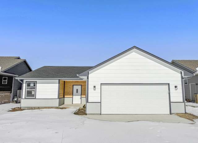 Property at 752 N Wakefield Ave, Valley Center, KS 67147, 3 beds, 3 baths