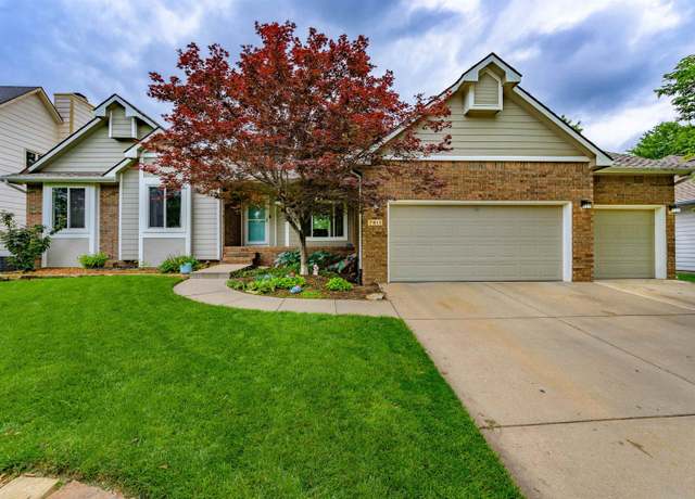 Property at 7811 W Birdie Lane Cir, Wichita, KS 67205, 4 beds, 4.5 baths
