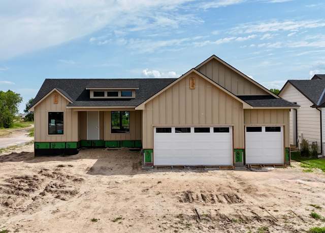 Property at 5849 N St. Paul Ct, Wichita, KS 67204, 5 beds, 3 baths