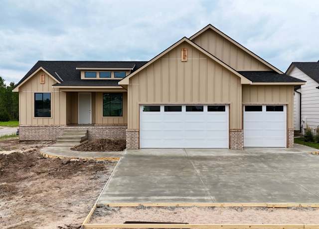 Property at 5849 N St. Paul Ct, Wichita, KS 67204, 5 beds, 3 baths