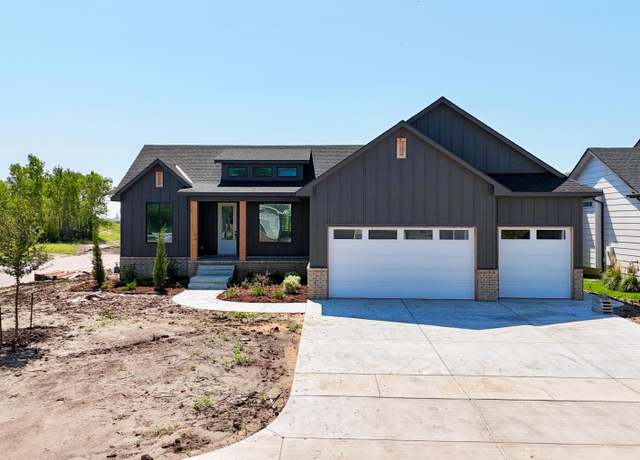 Property at 5849 N St. Paul Ct, Wichita, KS 67204, 5 beds, 3 baths