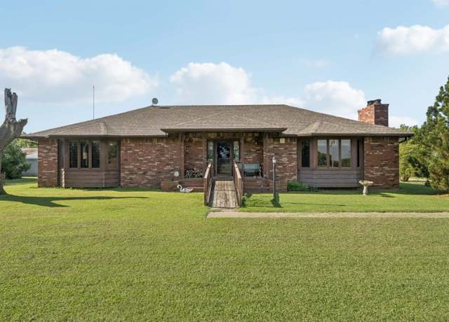 Property at 481 E 90th Ave, Wellington, KS 67152, 2 beds, 2.5 baths