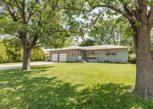 Property at 427 Regent Rd, Salina, KS 67401, 3 beds, 2 baths