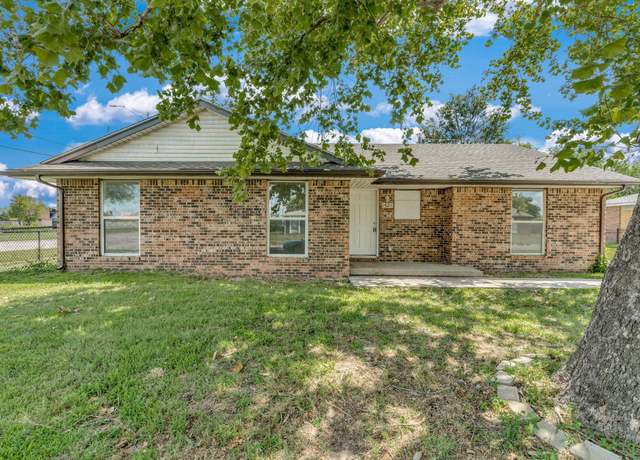 Property at 1621 E Del Mar St, Wichita, KS 67216, 6 beds, 2 baths