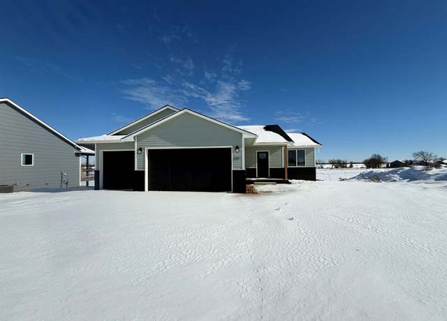 Property at 5301 W 42nd Court South, Wichita, KS 67215, 5 beds, 3 baths