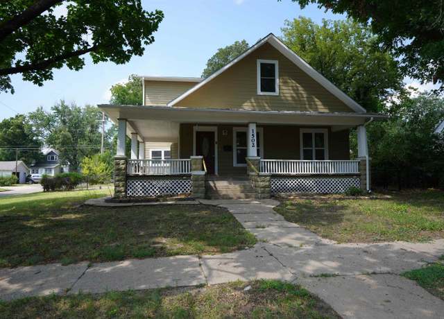 Property at 1502 E 11th Ave, Winfield, KS 67156, 5 beds, 2.5 baths