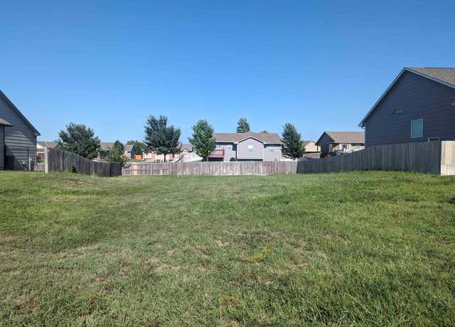 Property at 206 Springlake Ct, Newton, KS 67114