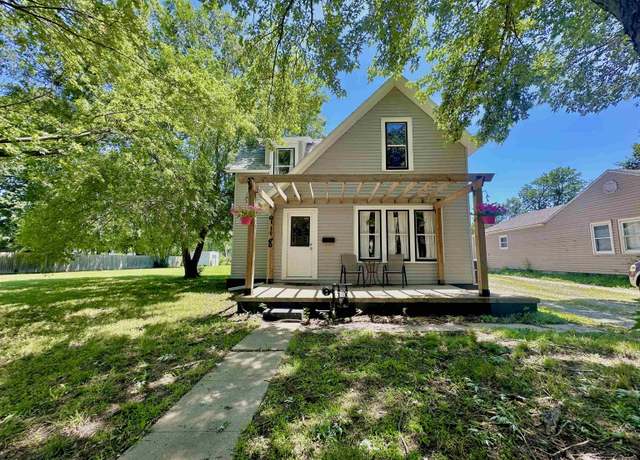 Property at 918 N Logan St, Newton, KS 67114, 3 beds, 2.5 baths