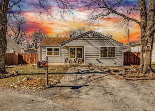 Property at 511 S Central Ave, Mulvane, KS 67110, 3 beds, 2 baths