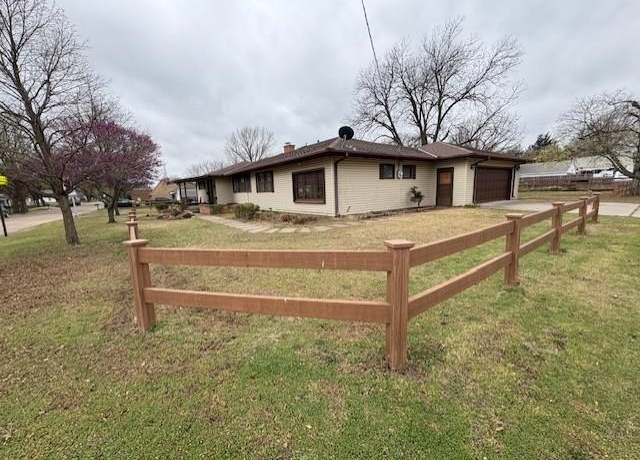 Property at 1324 N C St, Wellington, KS 67152, 3 beds, 2 baths