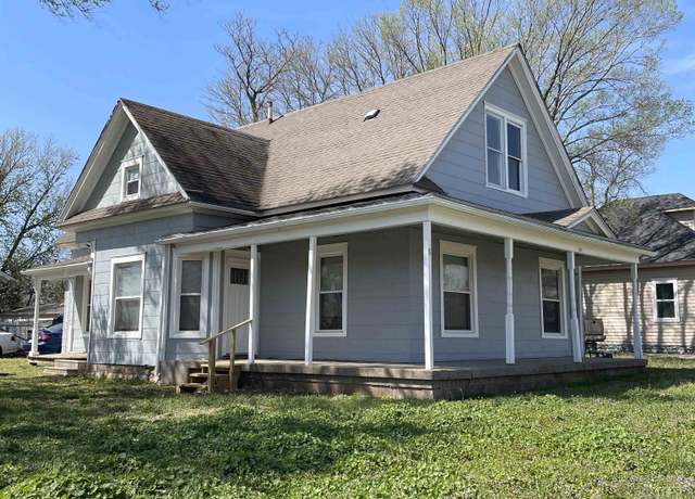 Property at 820 E Harvey Ave, Wellington, KS 67152, 3 beds, 1 bath