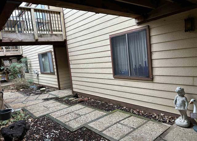 Property at 1500 E 10th, Winfield, KS 67156, 2 beds, 1.5 baths