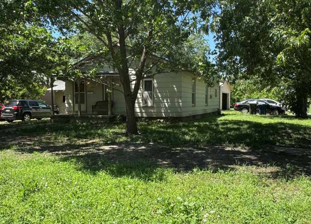 Property at 624 E 8th St, Newton, KS 67114, 2 beds, 1 bath
