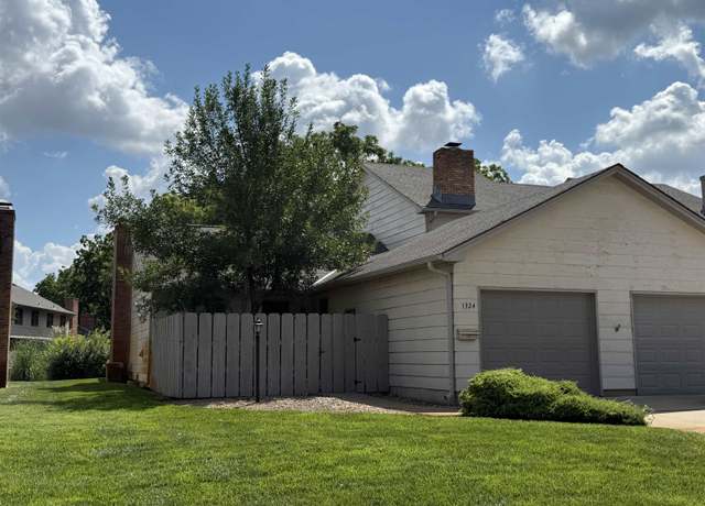 Property at 1324 Parkwood Dr, Salina, KS 67401, 2 beds, 1 bath