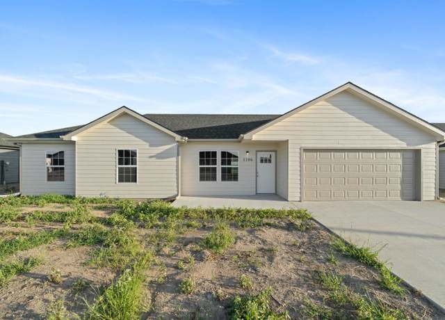 Property at 1206 Harbor Dr, Salina, KS 67401, 3 beds, 2 baths