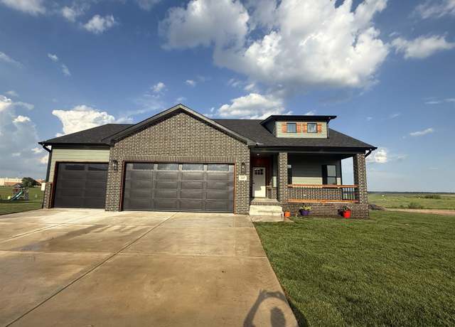 Property at 469 S Stoney Creek St, Clearwater, KS 67026, 4 beds, 3.5 baths