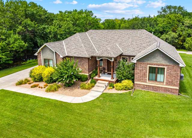 Property at 517 S Clear Creek Cir, Wichita, KS 67230, 3 beds, 3 baths