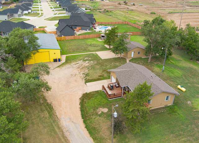 Property at 2120 S Holmes Rd, Salina, KS 67401, 2 beds, 2.5 baths