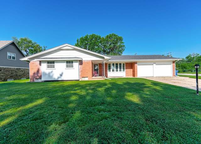 Property at 755 N Farmington Dr, Derby, KS 67037, 3 beds, 2 baths
