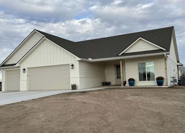 Property at 501 Maple Leaf Cir, Newton, KS 67114, 2 beds, 2 baths