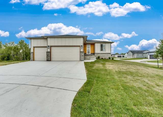 Property at 5939 N St. Paul Ct, Wichita, KS 67204, 5 beds, 3 baths