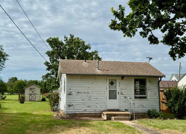 Property at 910 W College St, Wellington, KS 67152, 1 bed, 1 bath