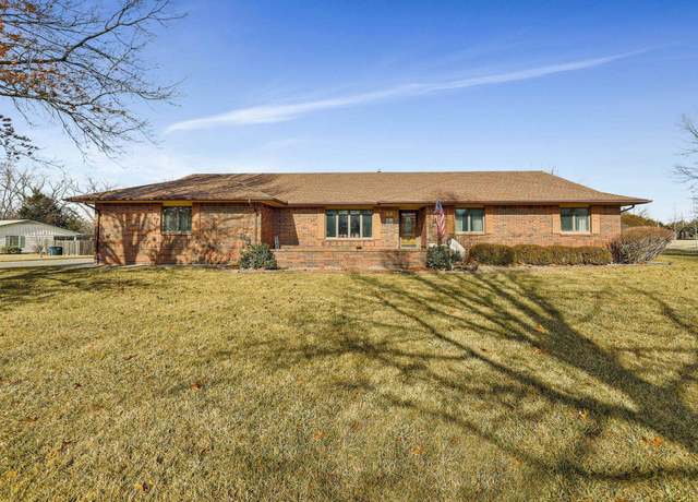 Property at 28 N Lakeside Dr, Augusta, KS 67010, 4 beds, 4 baths