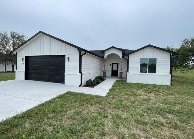 Property at 273 S Sycamore Dr, Valley Center, KS 67147, 3 beds, 2 baths