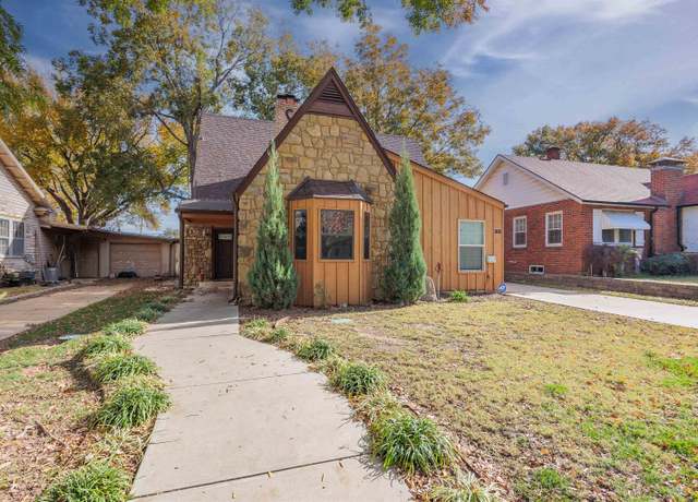 Property at 1330 N 2nd St, Arkansas City, KS 67005, 4 beds, 2.5 baths