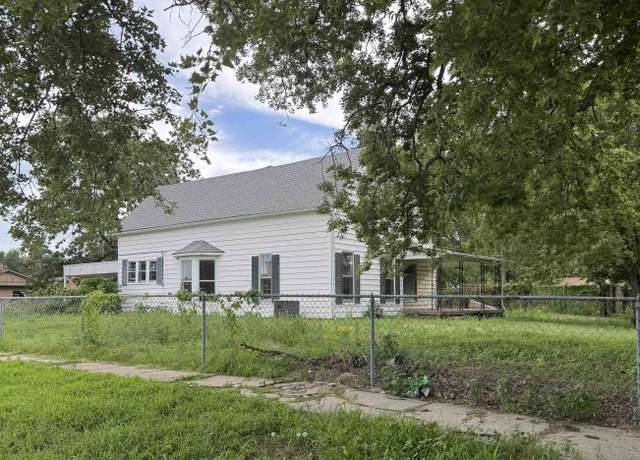 Property at 317 E Ross St, Clearwater, KS 67206, 4 beds, 3 baths