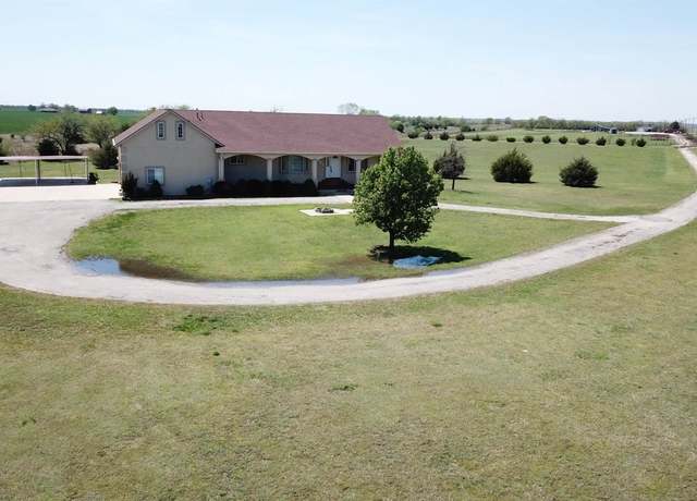 Property at 181 E 15th St S, Wellington, KS 67152, 5 beds, 4.5 baths