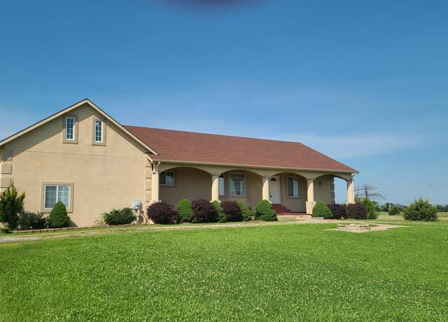Property at 181 E 15th St S, Wellington, KS 67152, 5 beds, 4.5 baths