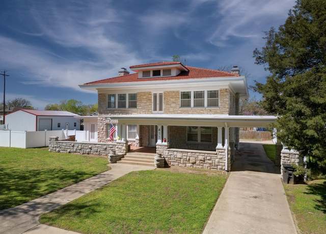 Property at 411 N B St, Arkansas City, KS 67005, 5 beds, 4.5 baths