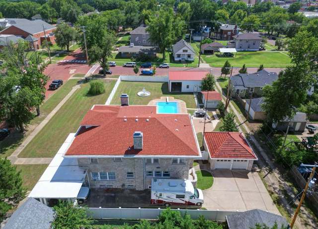 Property at 411 N B St, Arkansas City, KS 67005, 5 beds, 3.5 baths