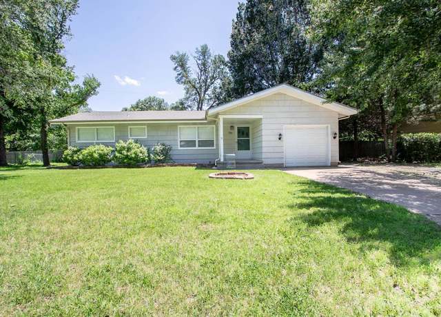 Property at 1317 W 9th St, Newton, KS 67114, 3 beds, 1 bath