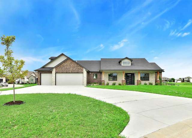 Property at 14030 E Willowgreen Ct, Wichita, KS 67210, 4 beds, 3.5 baths